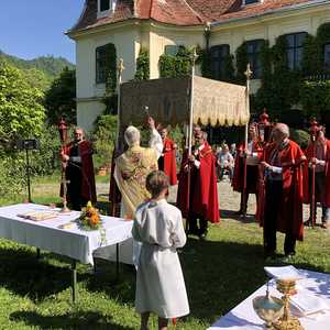 Fronleichnam unter schönem Himmel