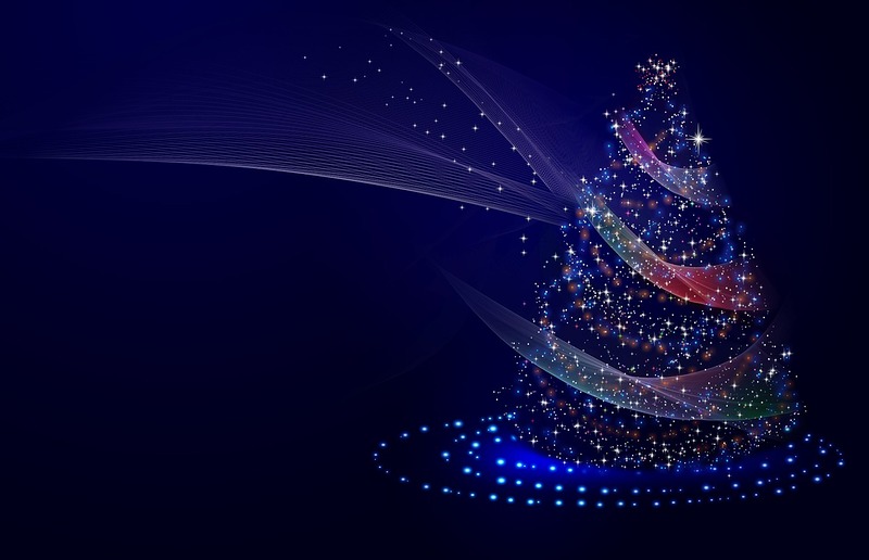 Larisa-K / pixabay Ein Christbaum, der seine Form durch viele kleine Lichter bekommen hat.